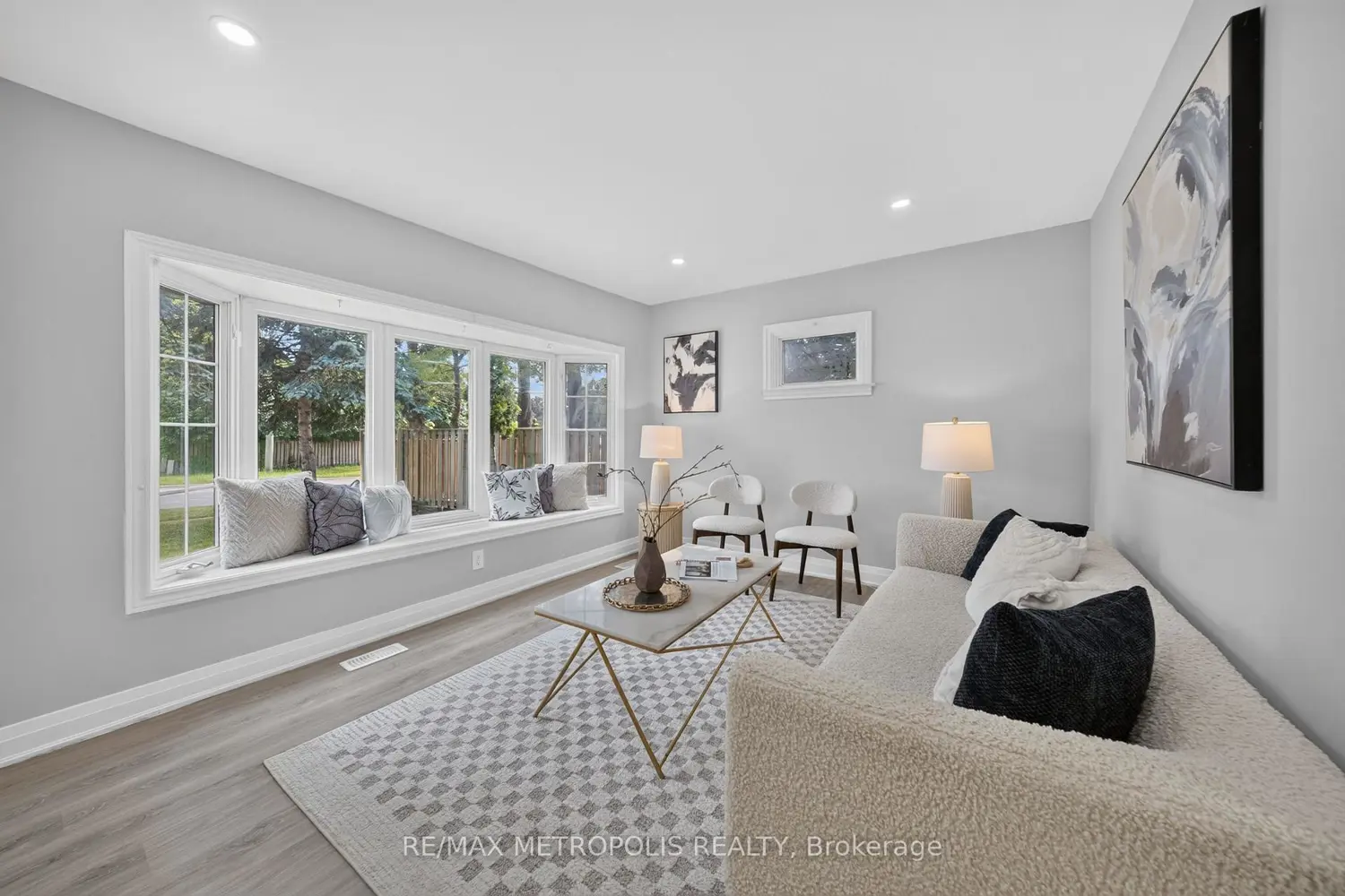208 Palmerston Avenue photo 2