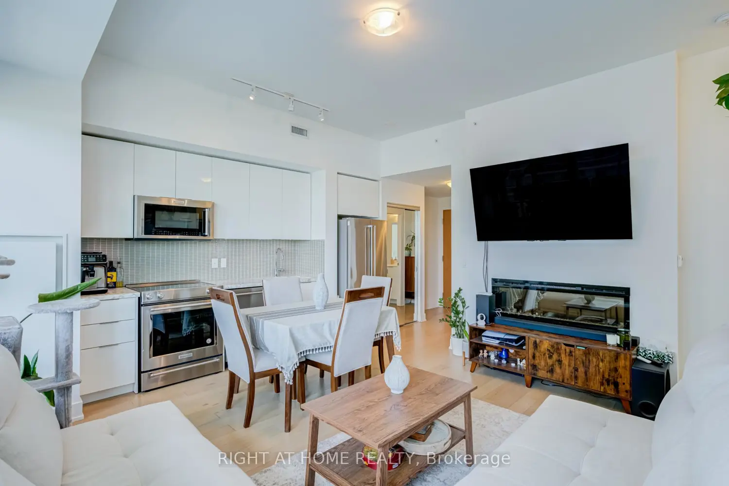 30 Shore Breeze Drive 1413