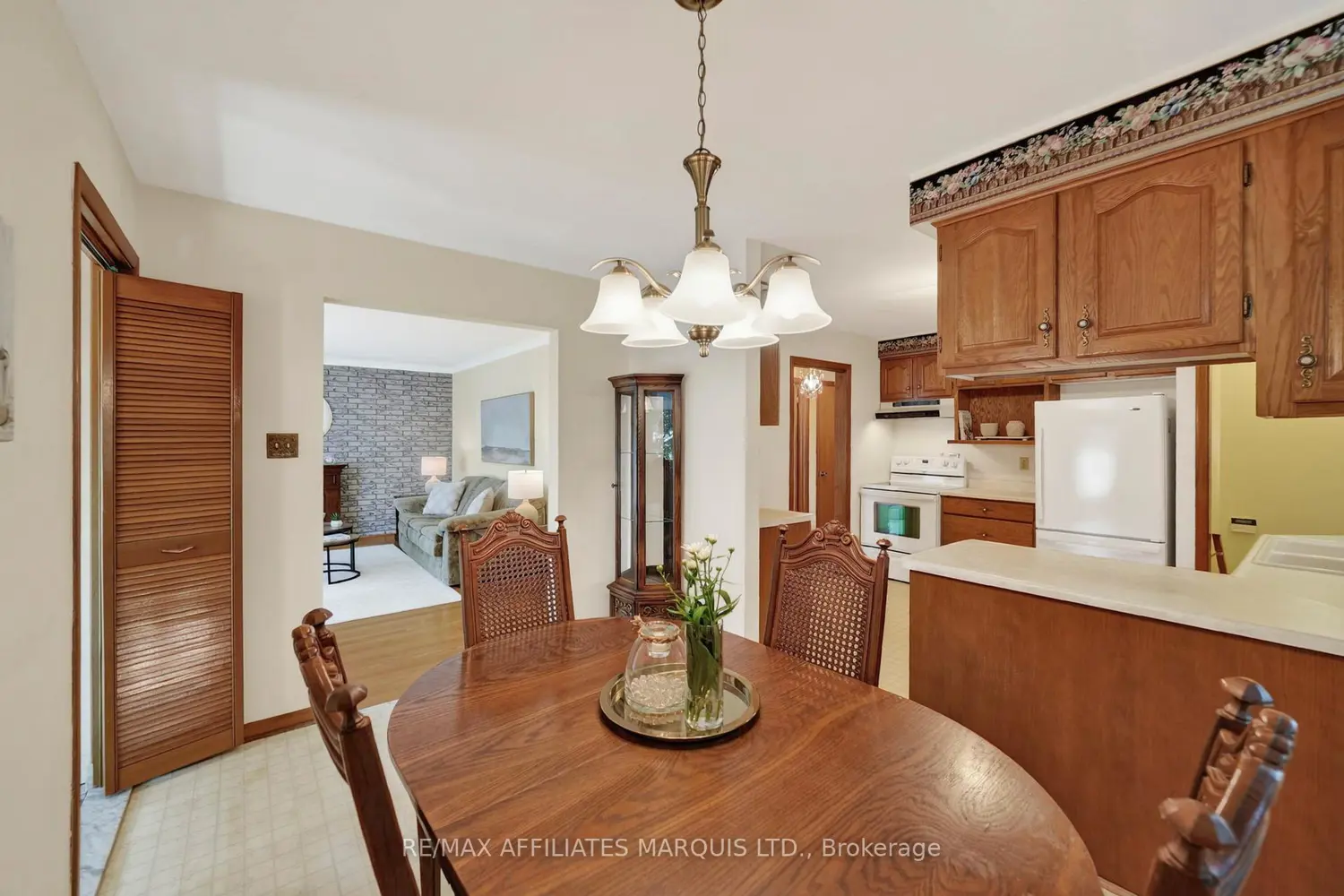438 Beach Avenue photo 2
