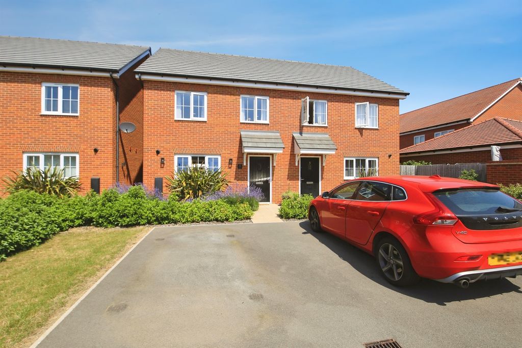 3 bed semi-detached house for saleBanbury Drive, Hampton Water, Peterborough PE7