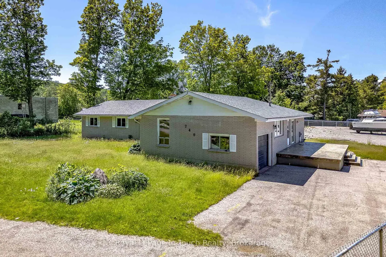 740 Balm Beach Road photo 2