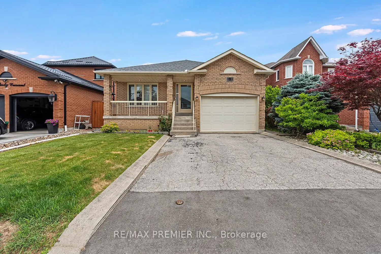 190 Andy Crescent photo 2