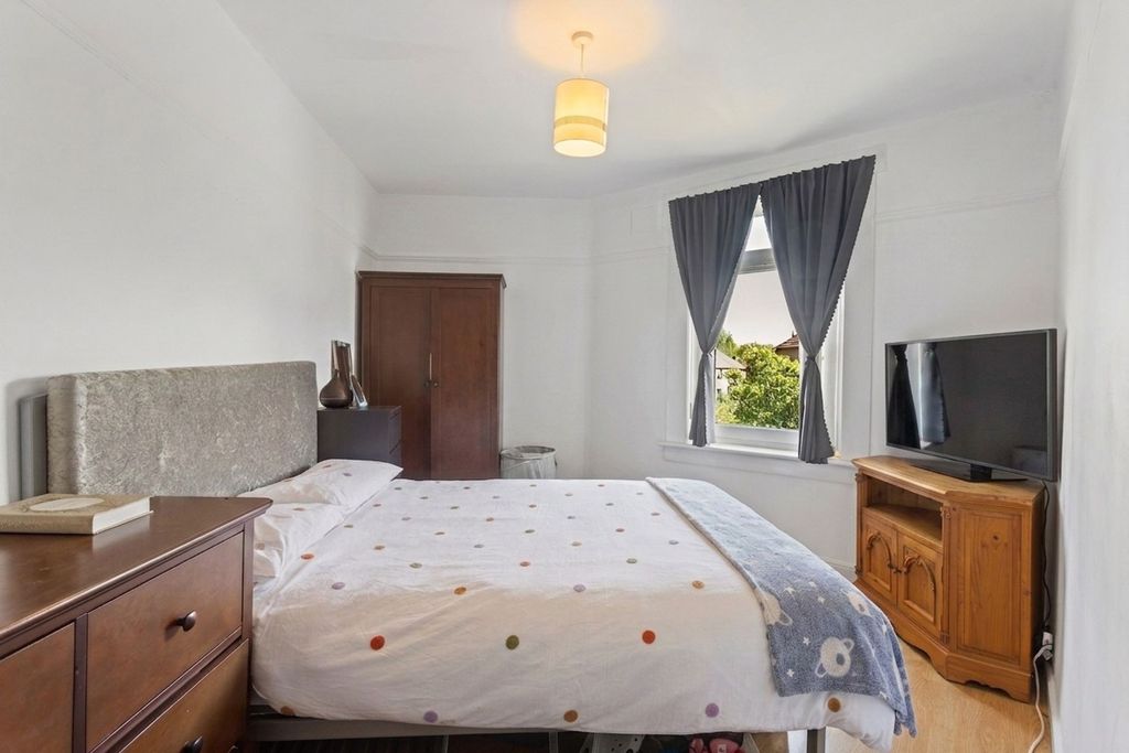 3 bed flat for saleDundas Street, Bathgate EH48 photo 3