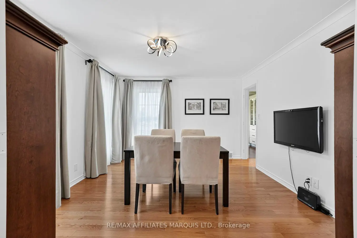 1920 Belvedere Crescent photo 3