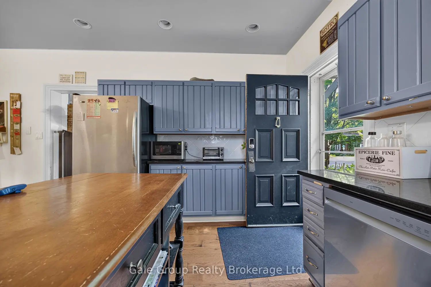 445 Vincent Street photo 4