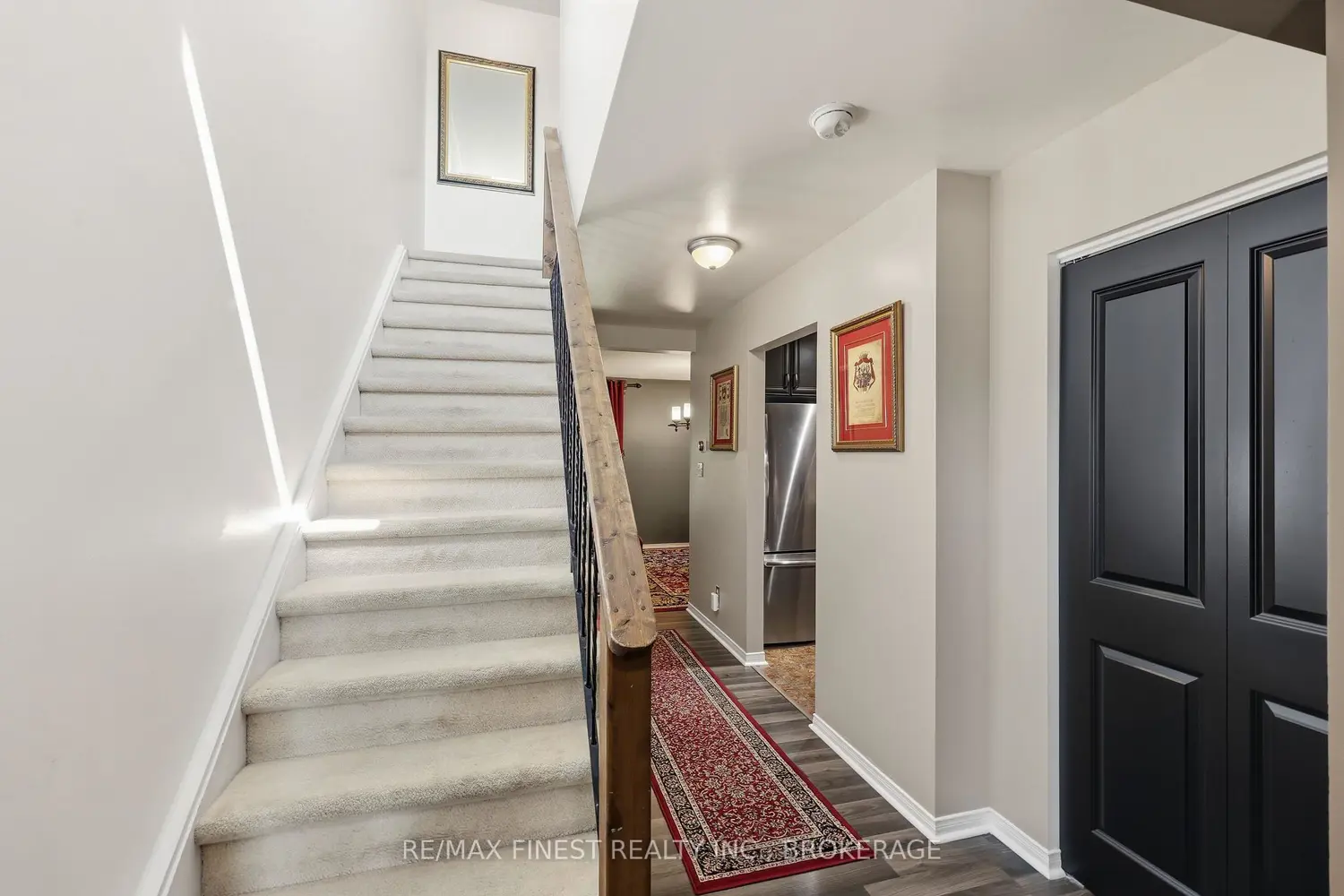 252 Vanguard Court photo 4