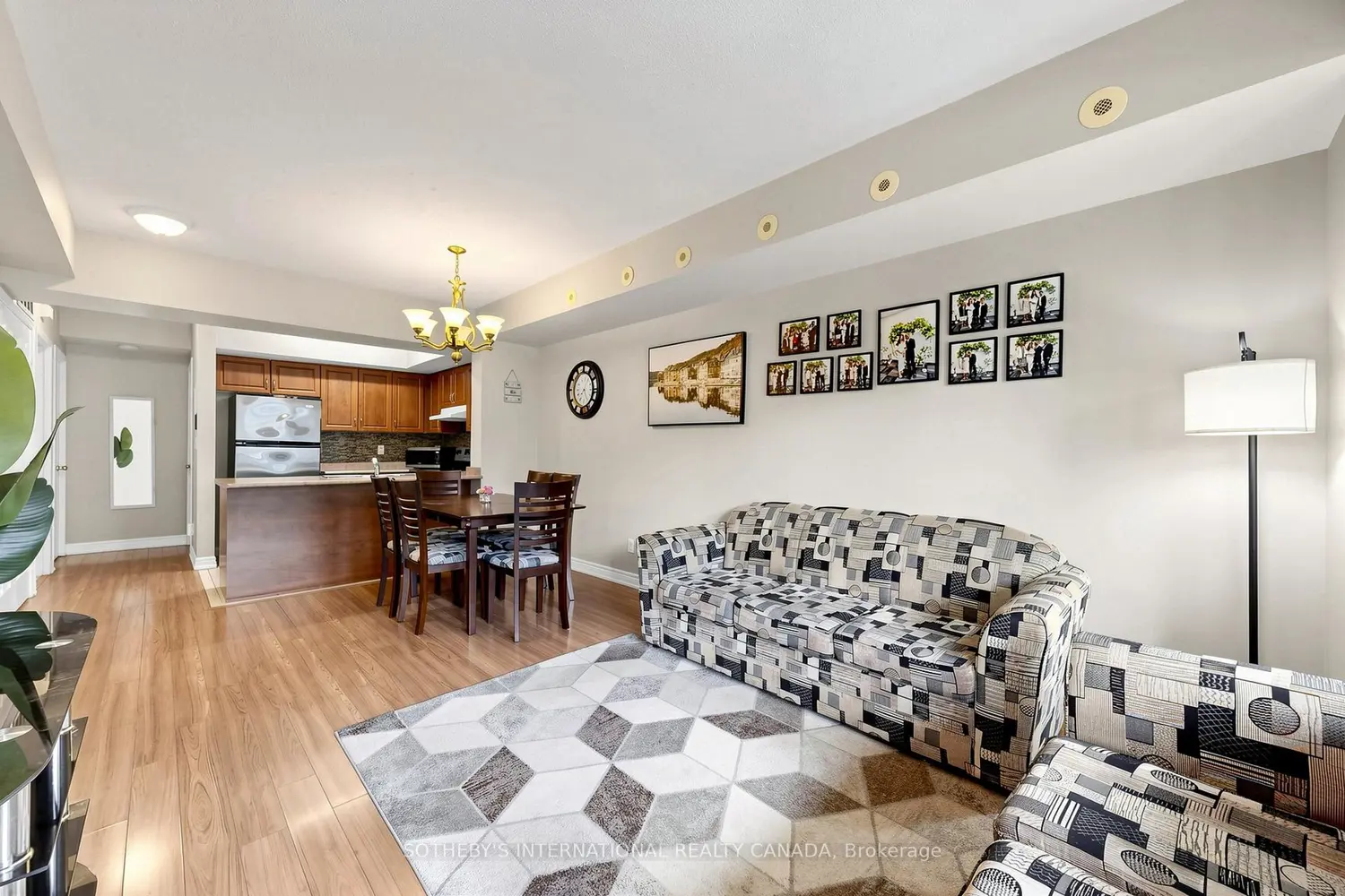 3035 Finch Avenue 2012 photo 3