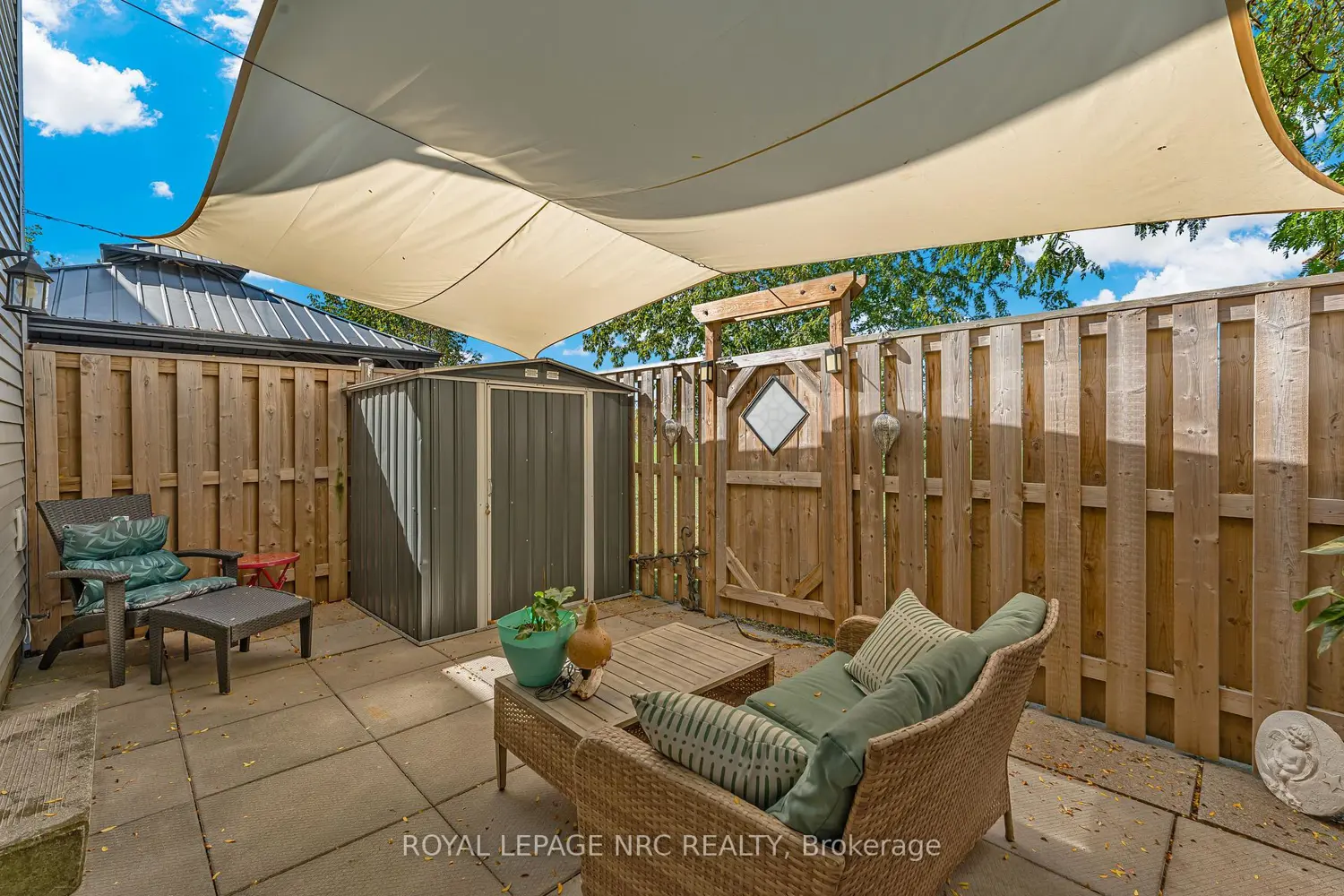 65 Dorchester Boulevard 40 photo 2