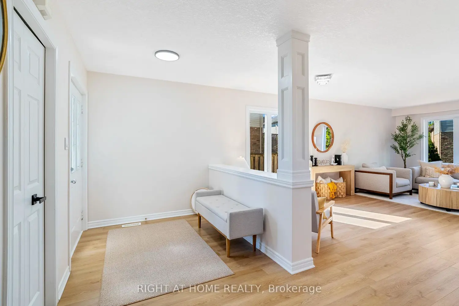 754 Hedgerow Place photo 3