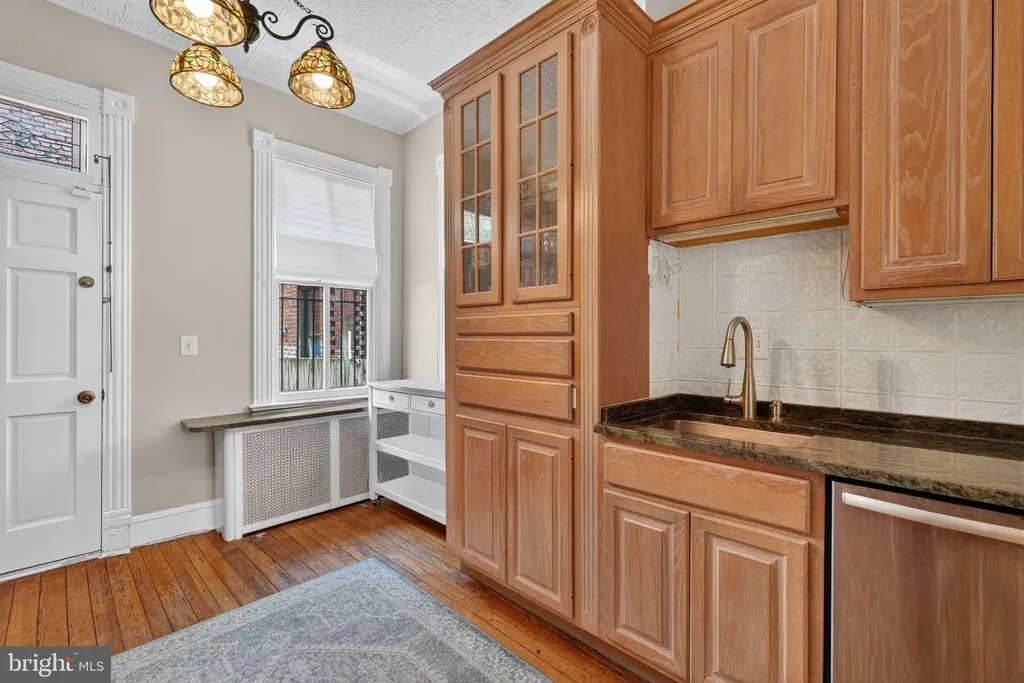 318 3rd Street SE, Washington, DC 20003 photo 5
