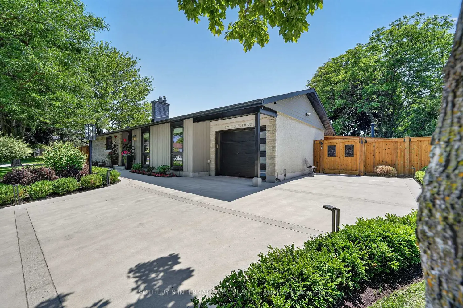 2 Parkglen Drive photo 2