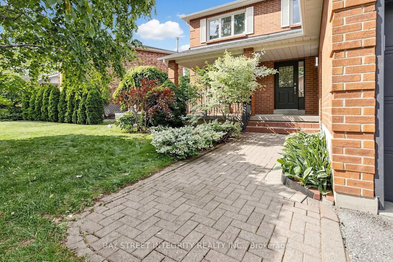 158 Largo Crescent photo 2