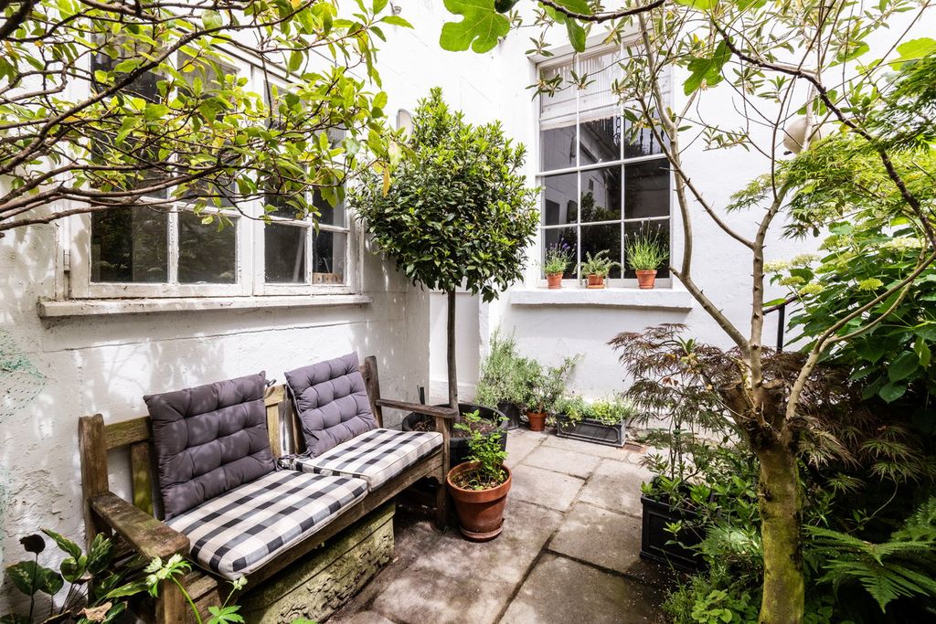 2 bed flat for saleLansdown Crescent, Bath BA1 photo 2