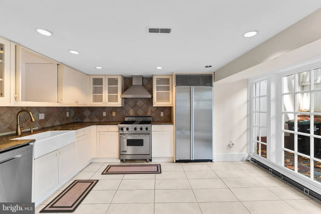 3341 Dent Place NW, Washington, DC 20007 photo 5