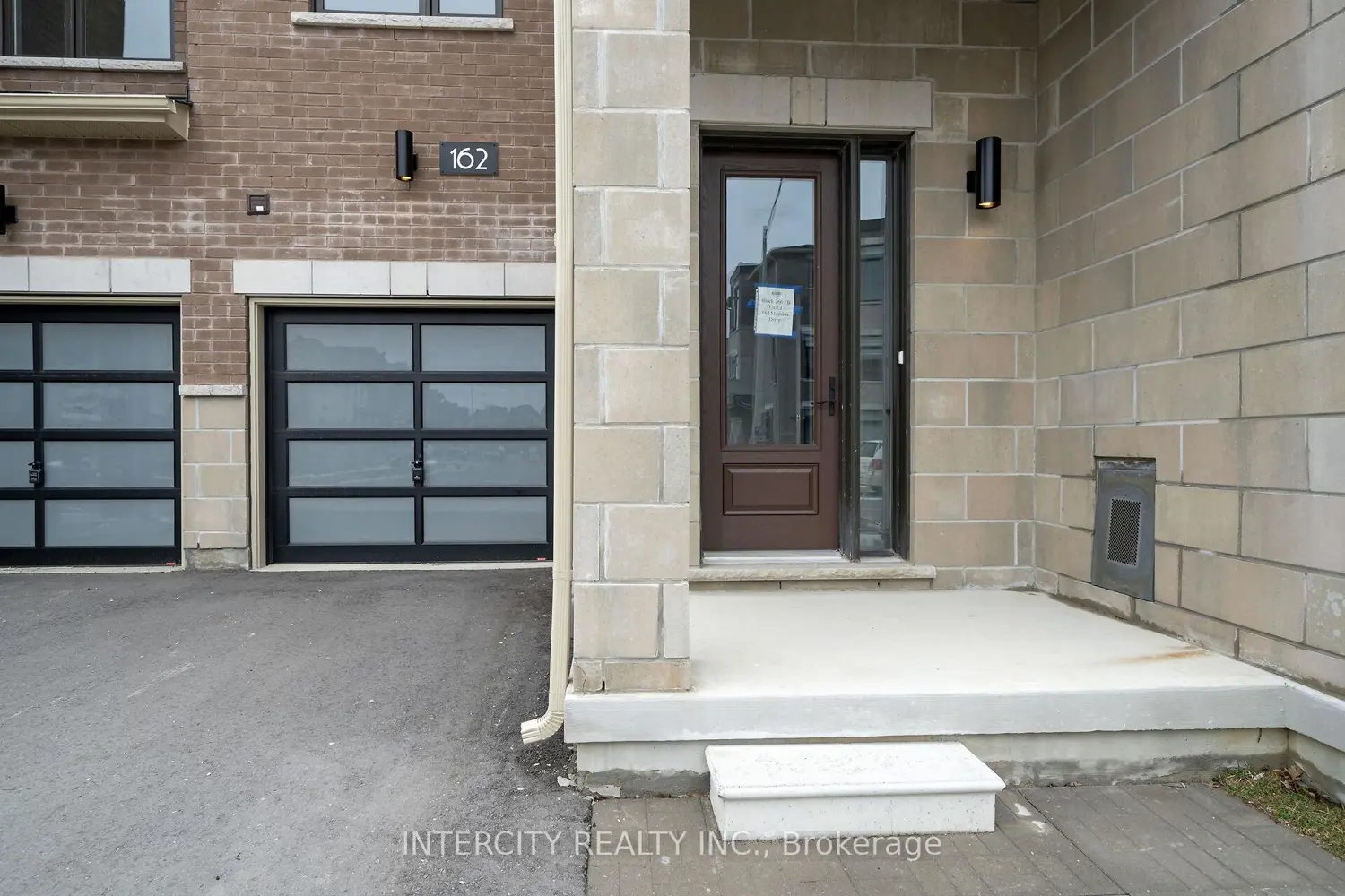 162 Mumbai Drive photo 2