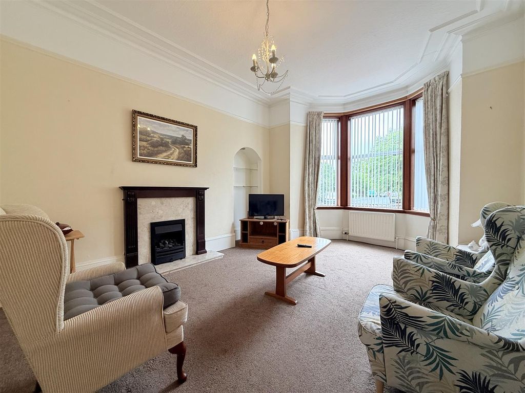 2 bed flat for saleCrosslet Road, Dumbarton G82 photo 3