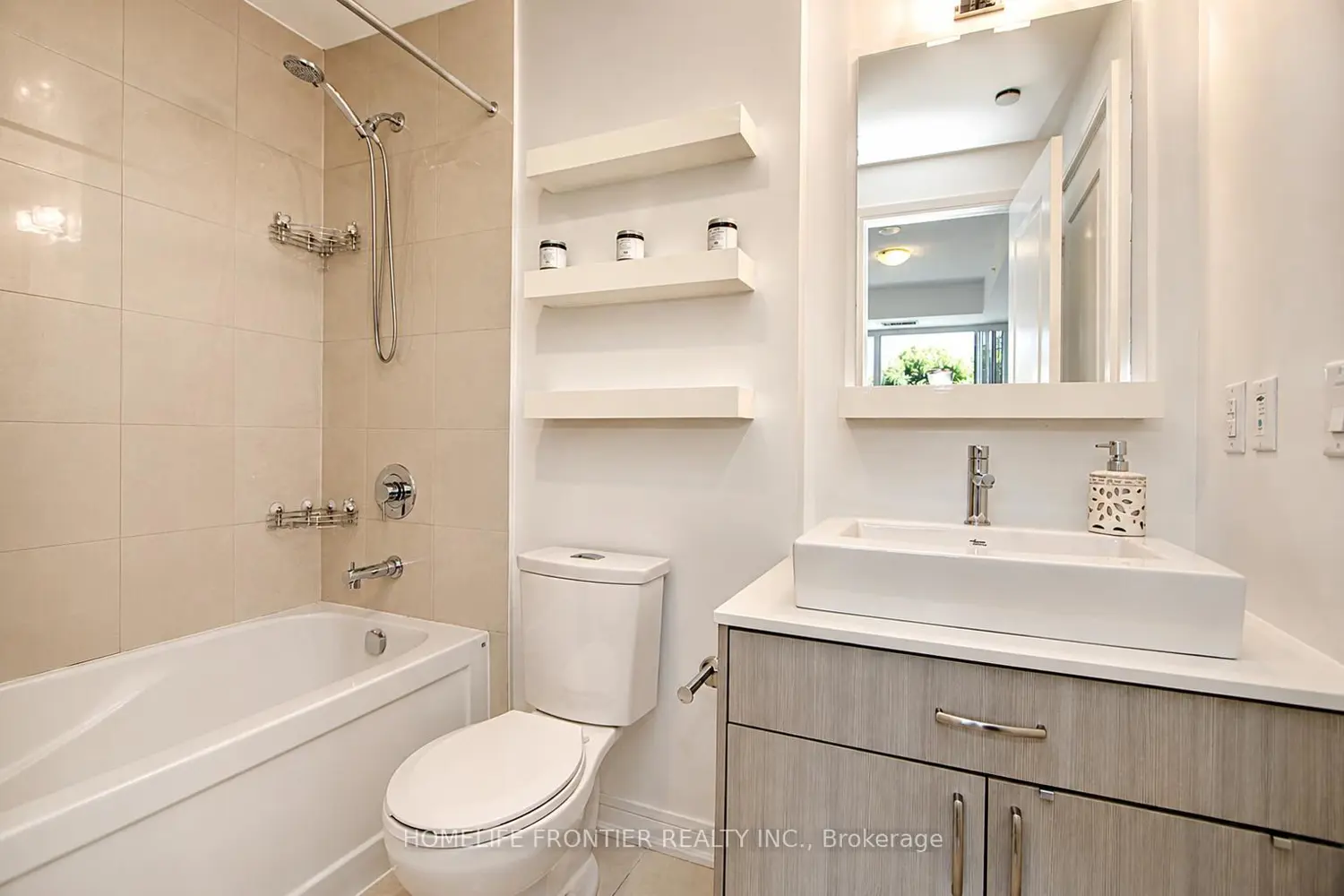 9191 Yonge Street 218 photo 4