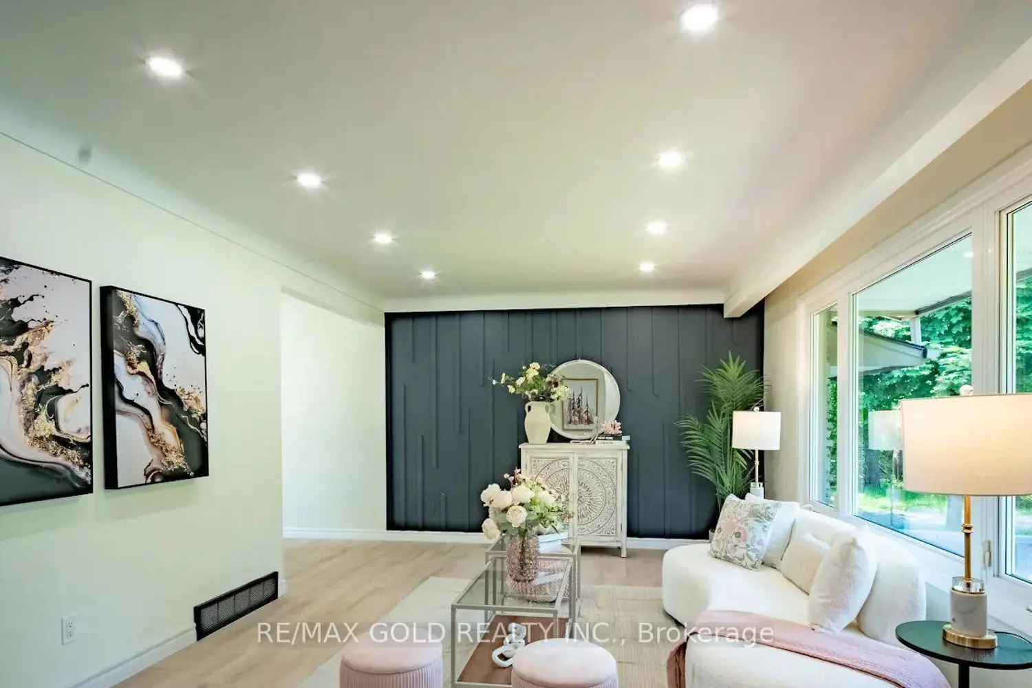 4682 Pinedale Drive photo 2