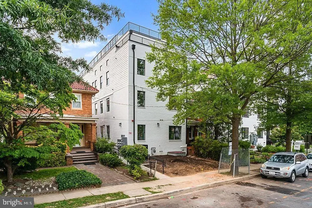 1109 Fern Street NW Unit 301, Washington, DC 20012