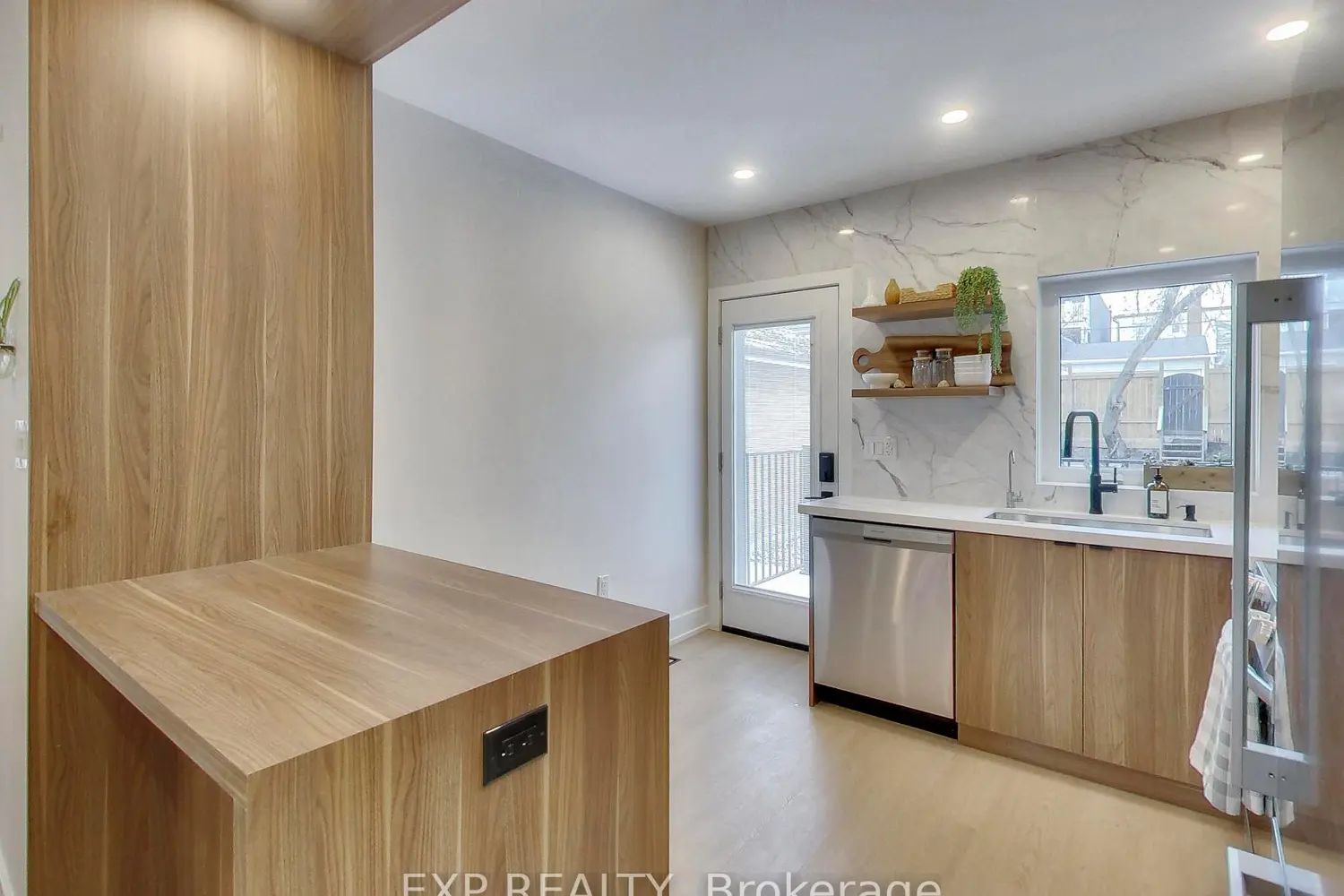 37 Gilbert Avenue photo 3