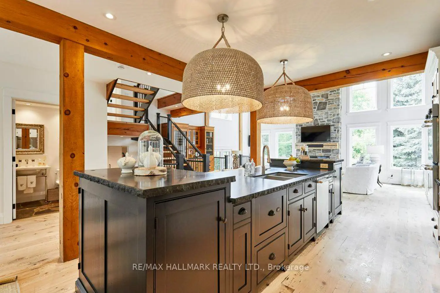 136 Snowbridge Way photo 3
