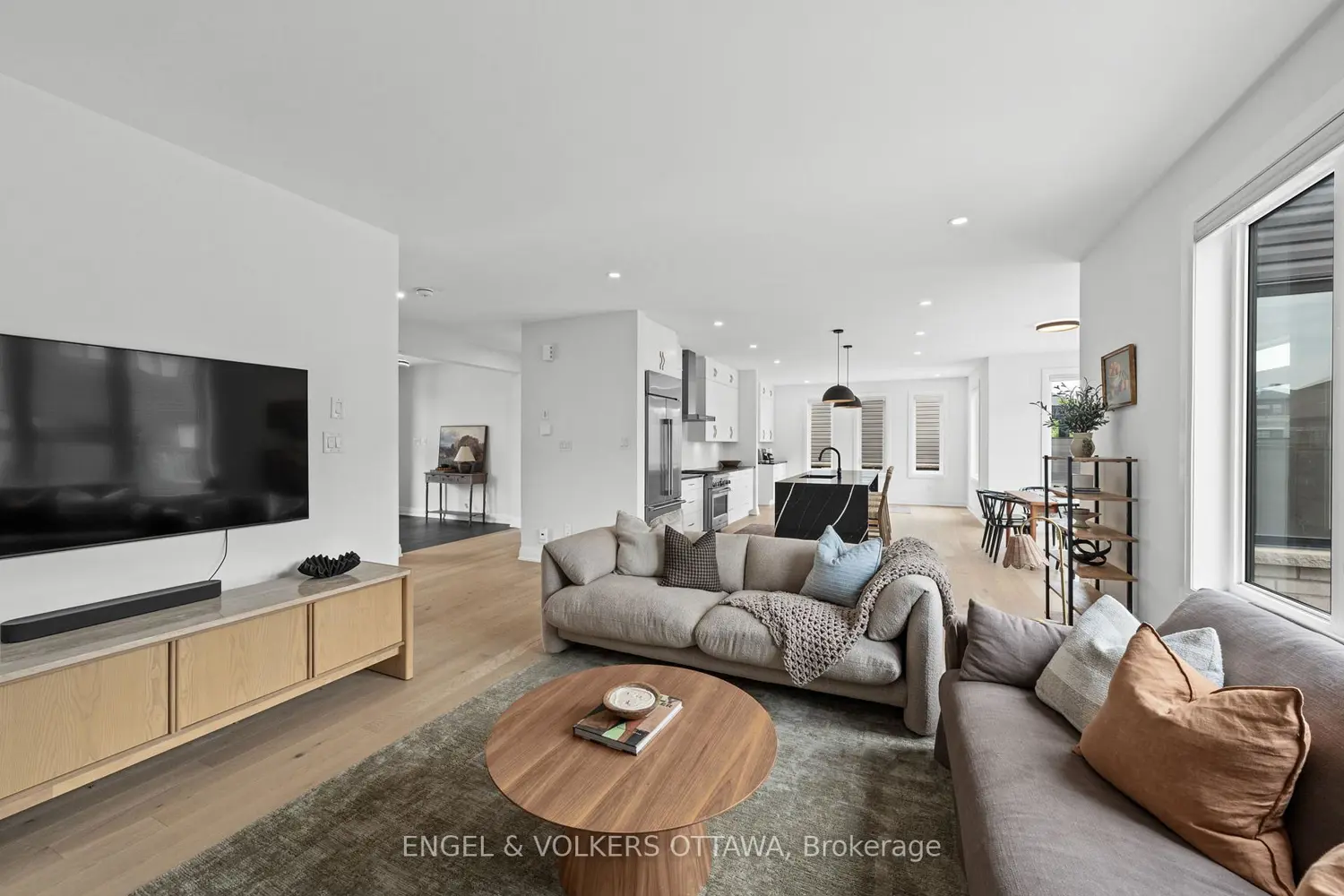 581 Bridgeport Avenue photo 4