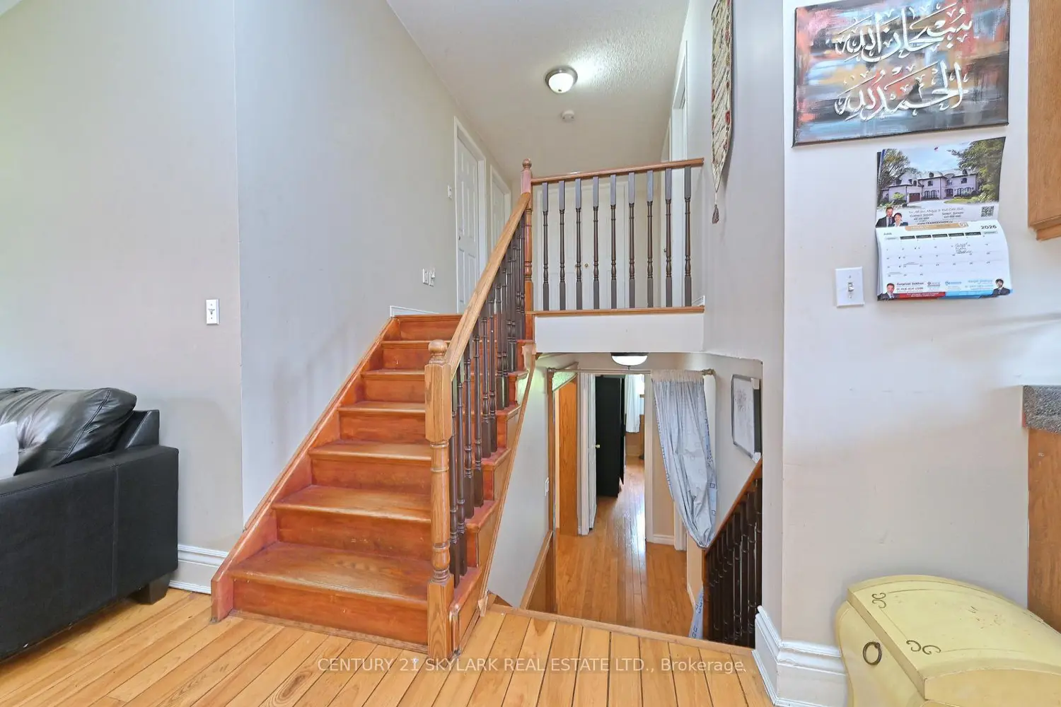 1922 Dalhousie Crescent photo 5