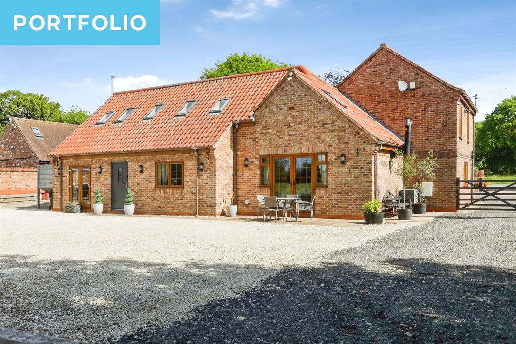 6 bed barn conversion for saleJaques Bank, Crowle, Scunthorpe DN17