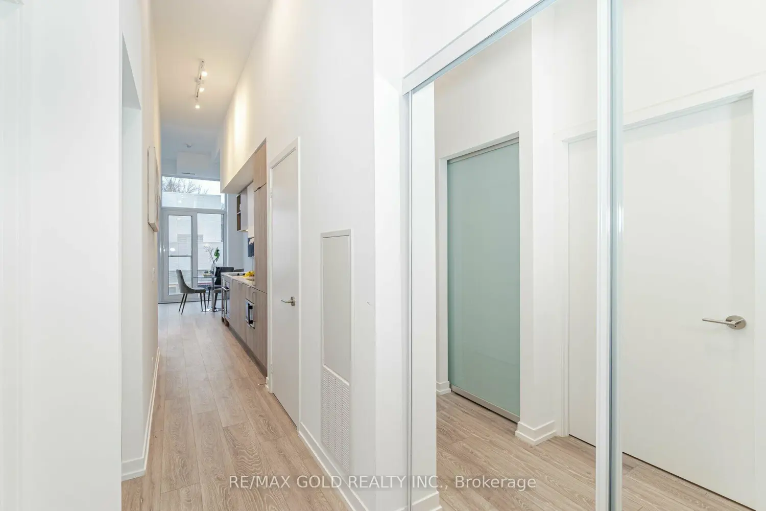 2020 Bathurst Street 216 photo 5