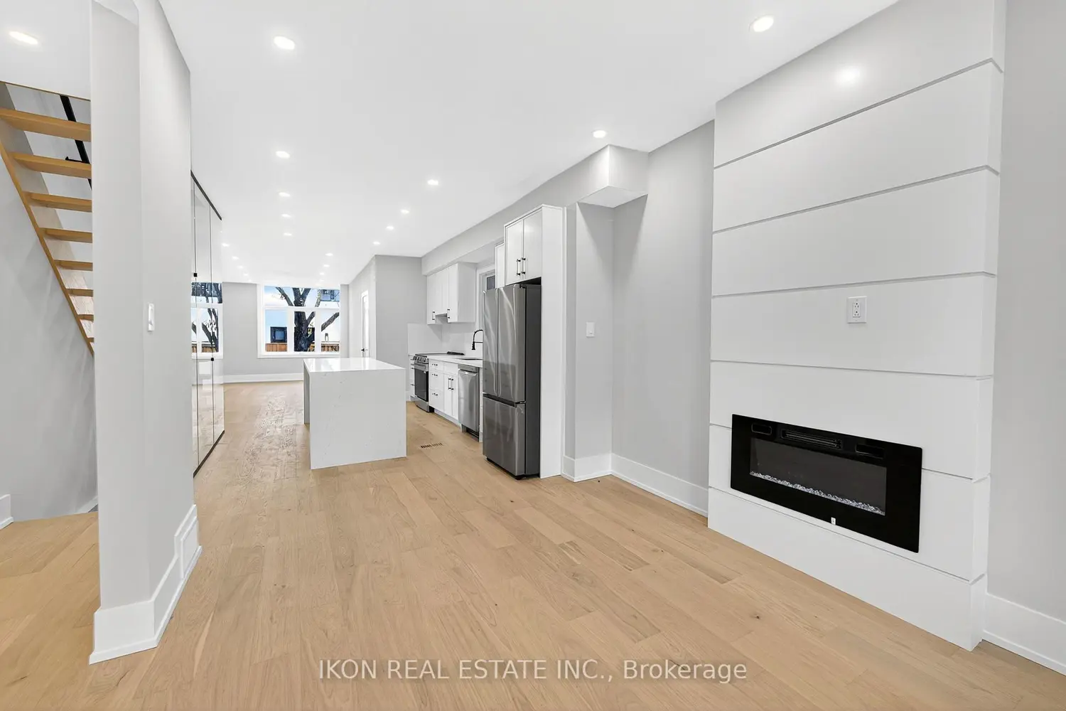 475 Delaware Avenue photo 3