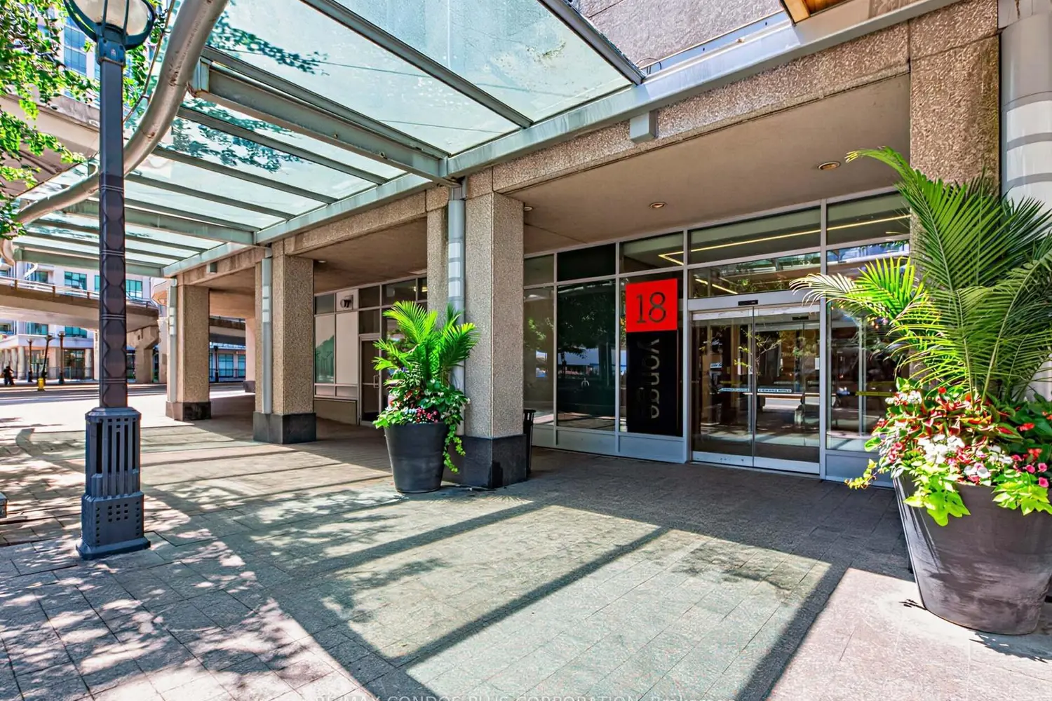 18 Yonge Street 1012