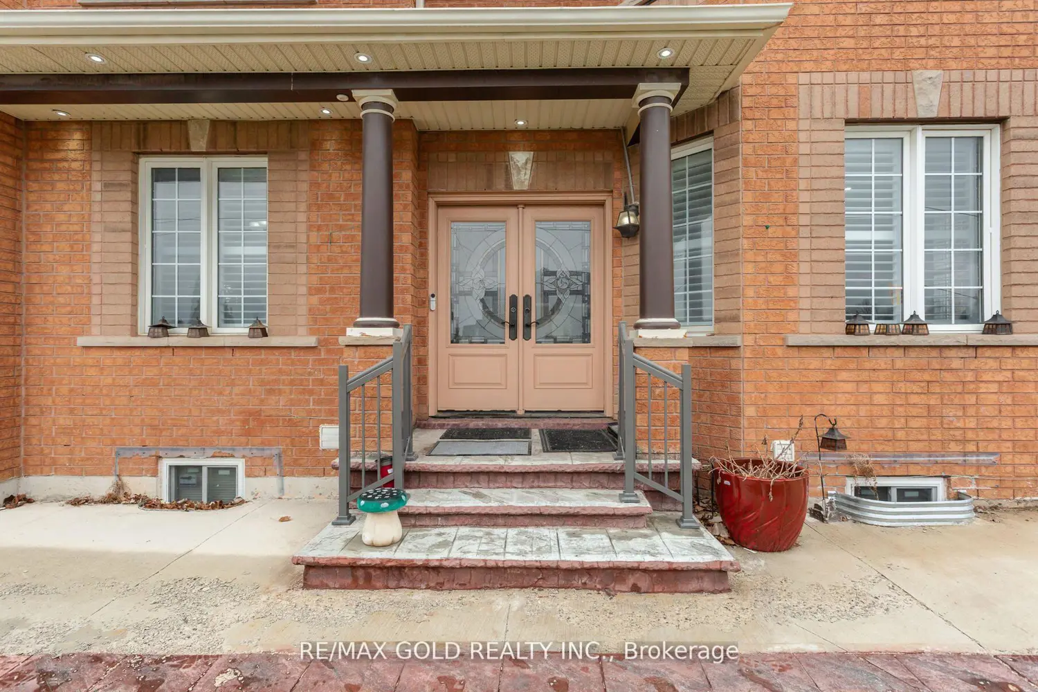 1090 Trudeau Drive photo 2