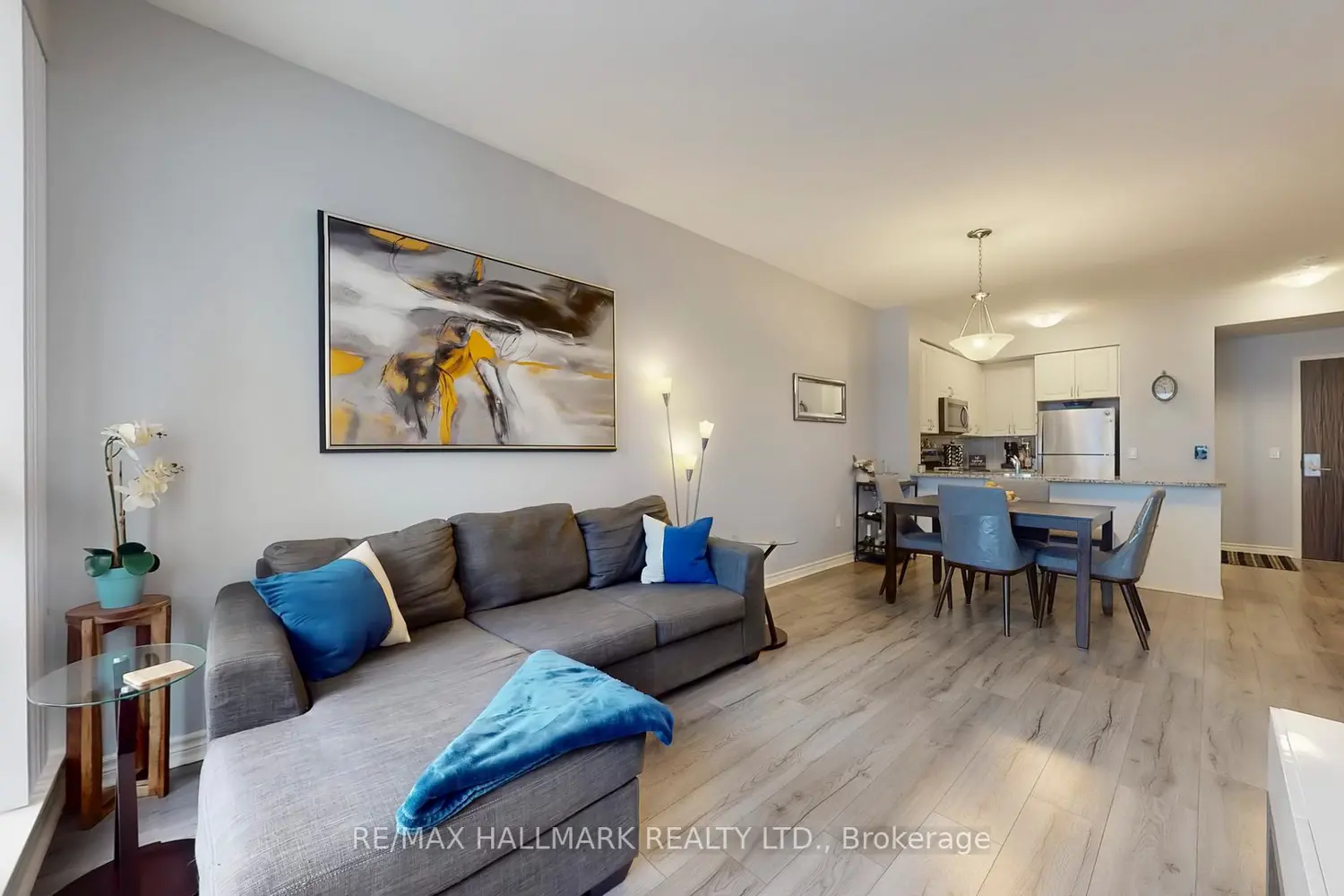 349 Rathburn Road 910