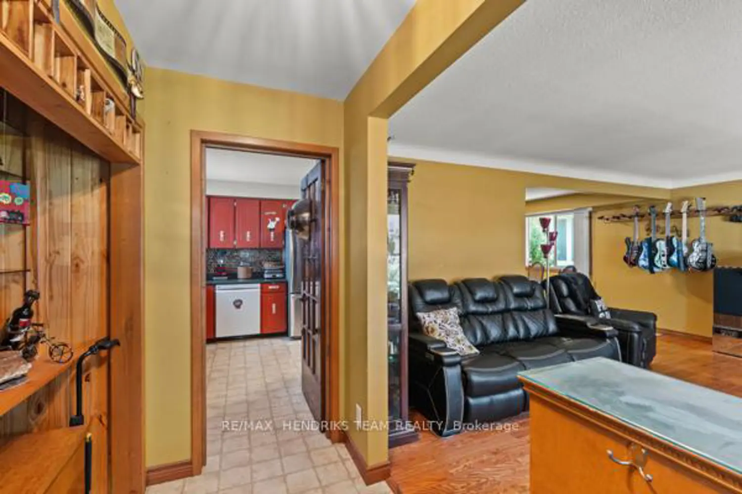 33 Meadowbrook Crescent photo 3