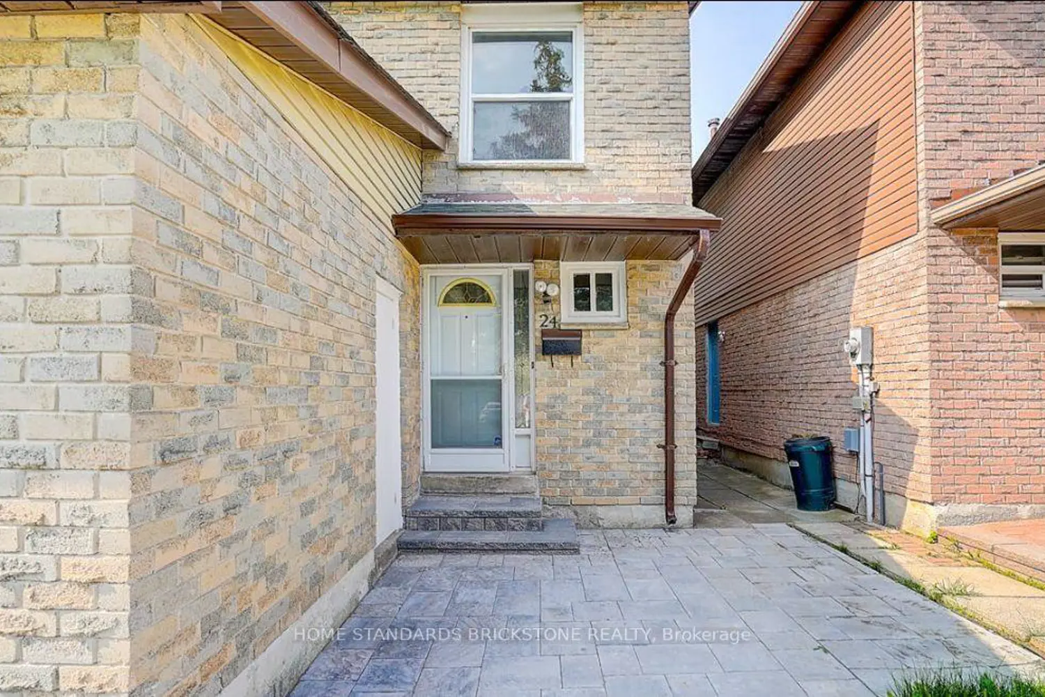 24 Barrington Crescent photo 3