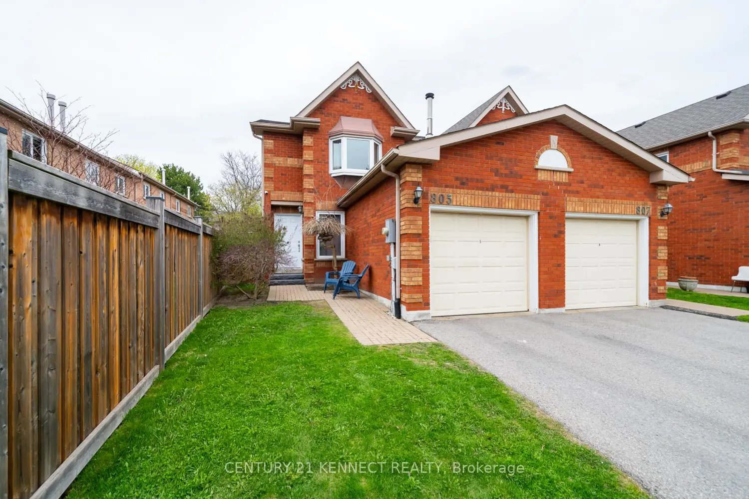 805 Playter Crescent
