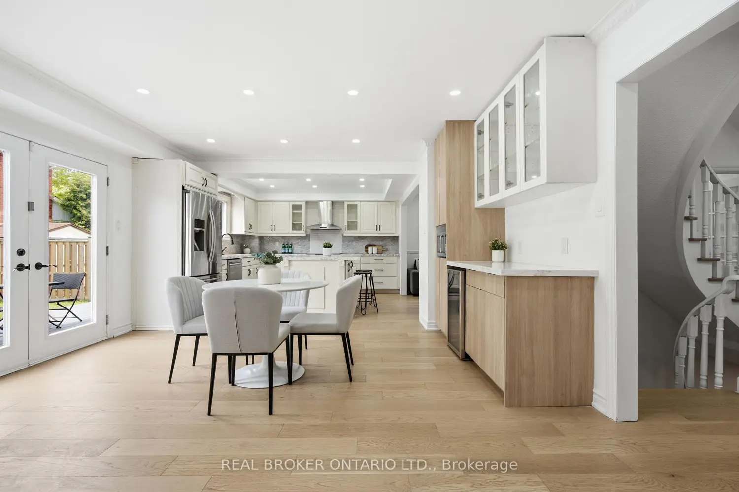 94 Roxana Avenue photo 3