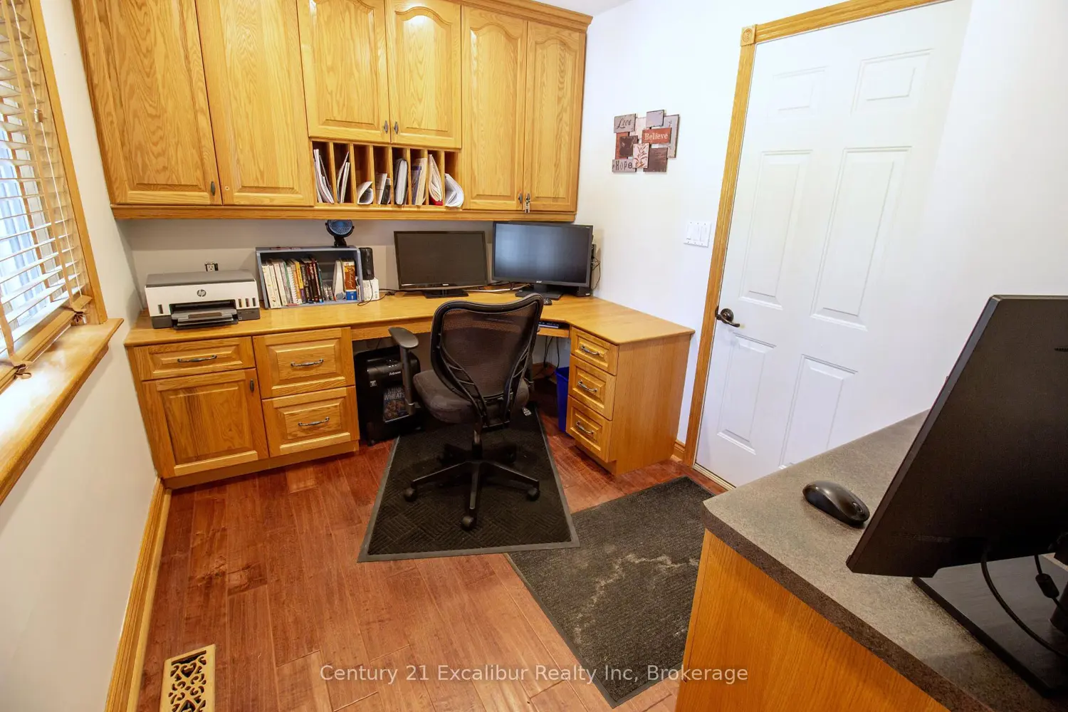 591 Wellington Street photo 4