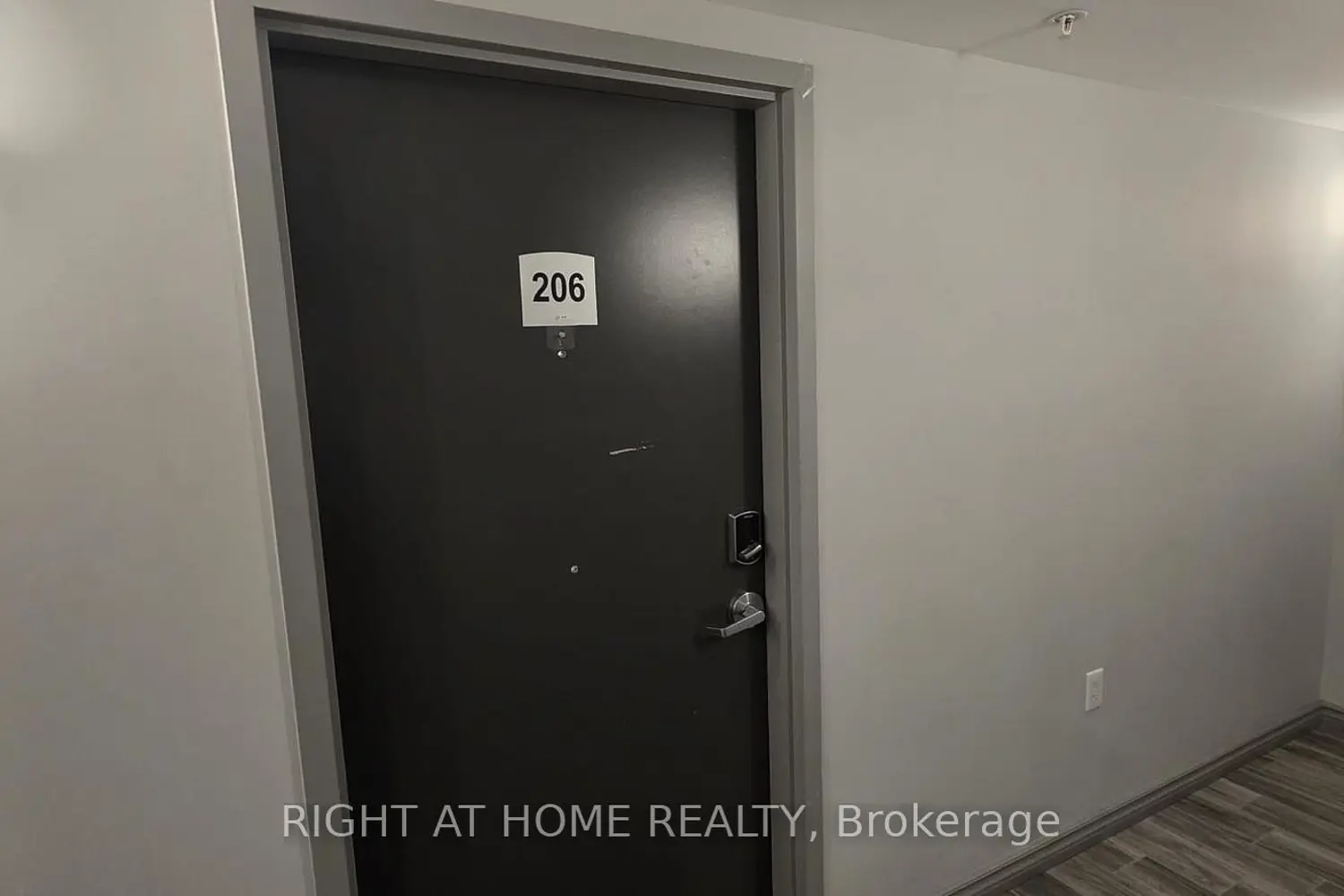 275A Larch Street 206 photo 4