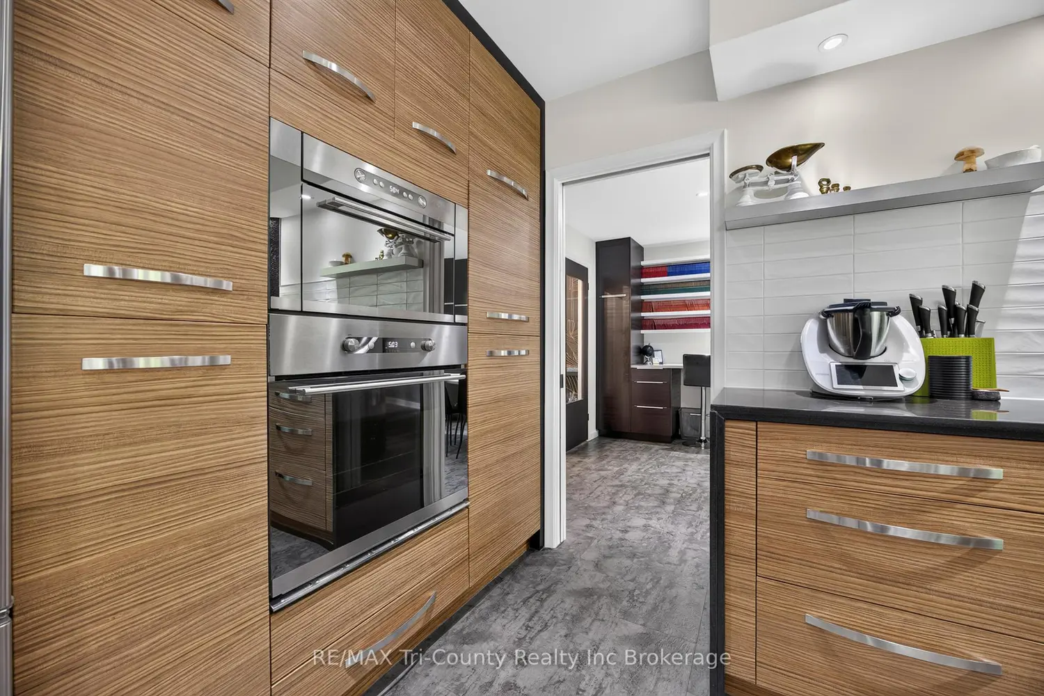 25 Demeyere Avenue photo 4