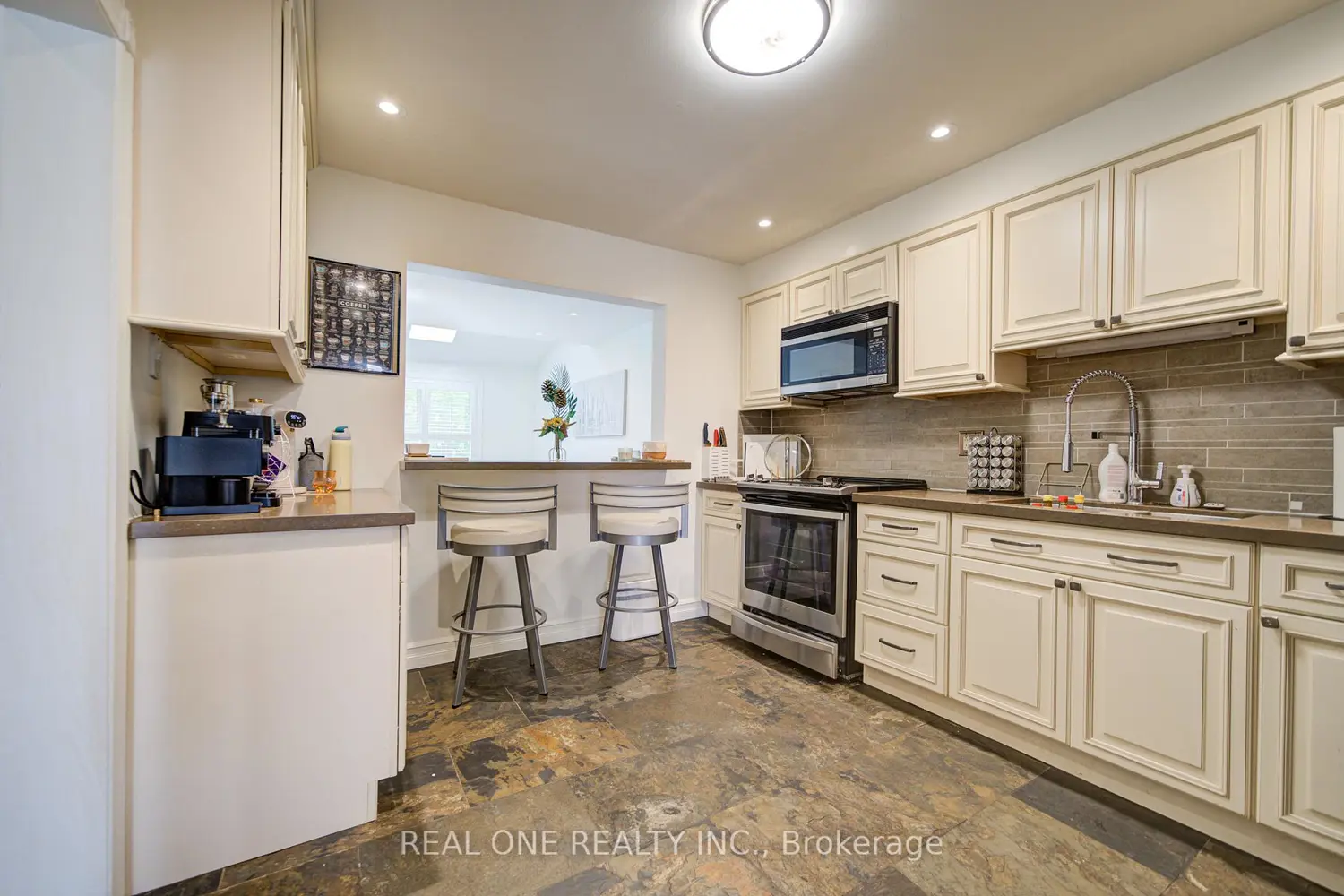 1606 Lancaster Drive 30 photo 5