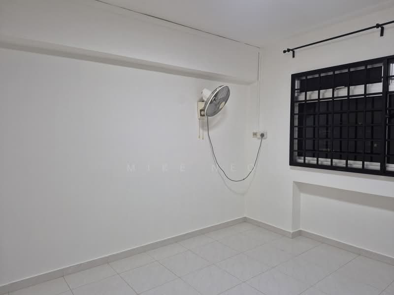 573 Pasir Ris Street 53 photo 4