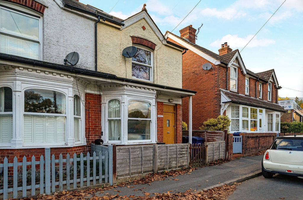 3 bed semi-detached house for saleHaslemere, Surrey GU27