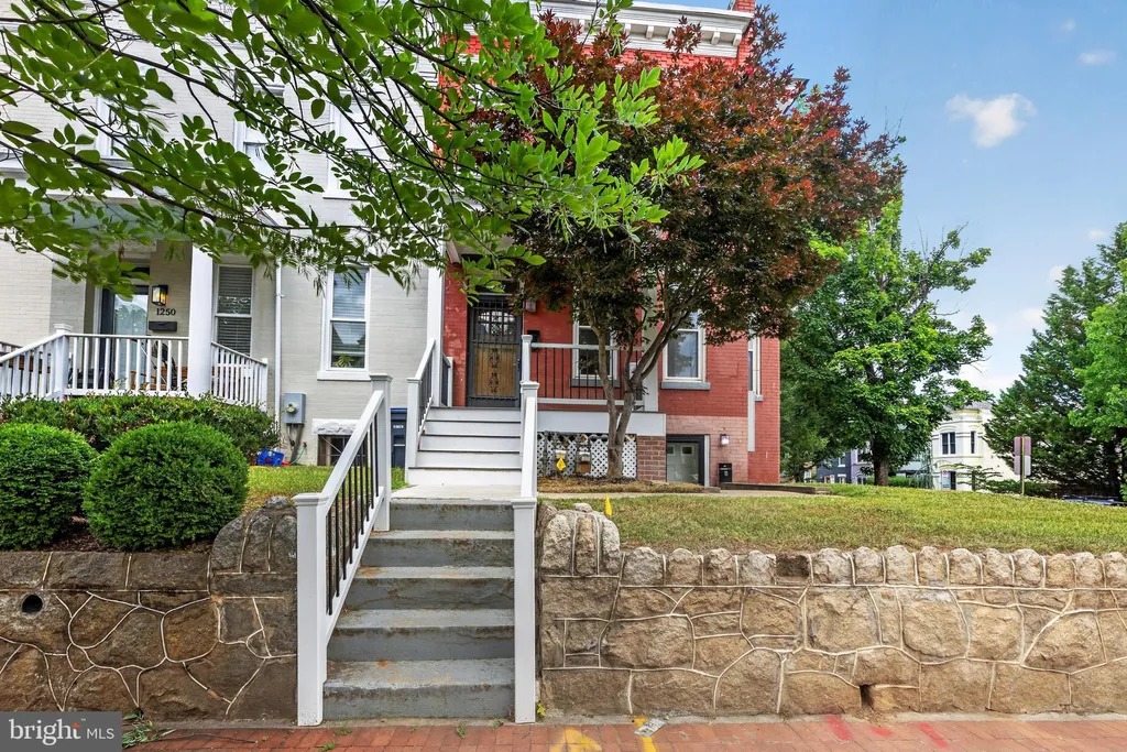 1252 E Street NE Unit A, Washington, DC 20002 photo 2