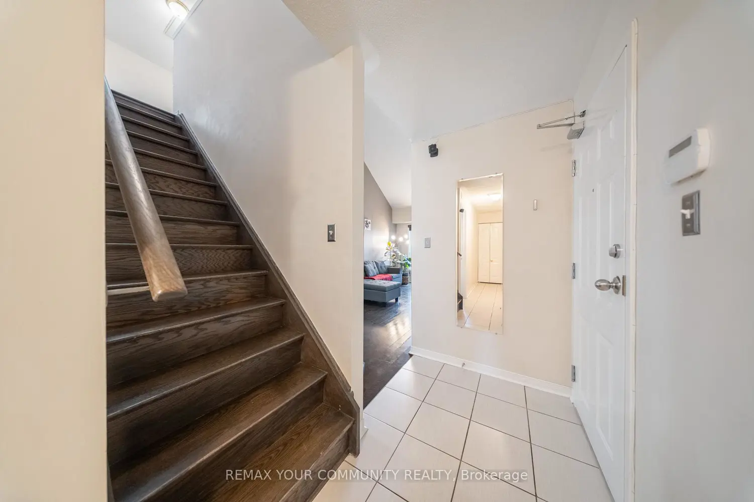 651F Warden Avenue 48 photo 3