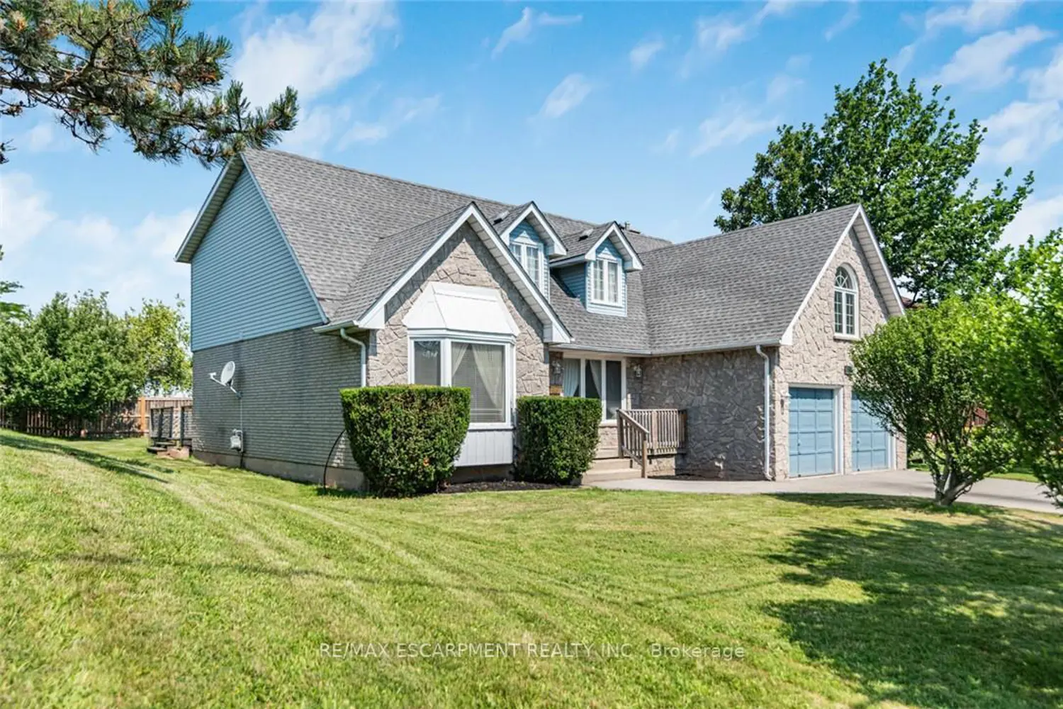 381 Kerman Avenue photo 3
