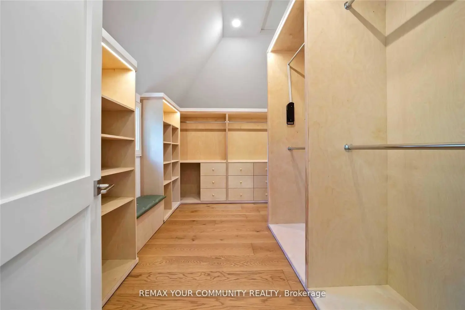 116 Park Home Avenue photo 3