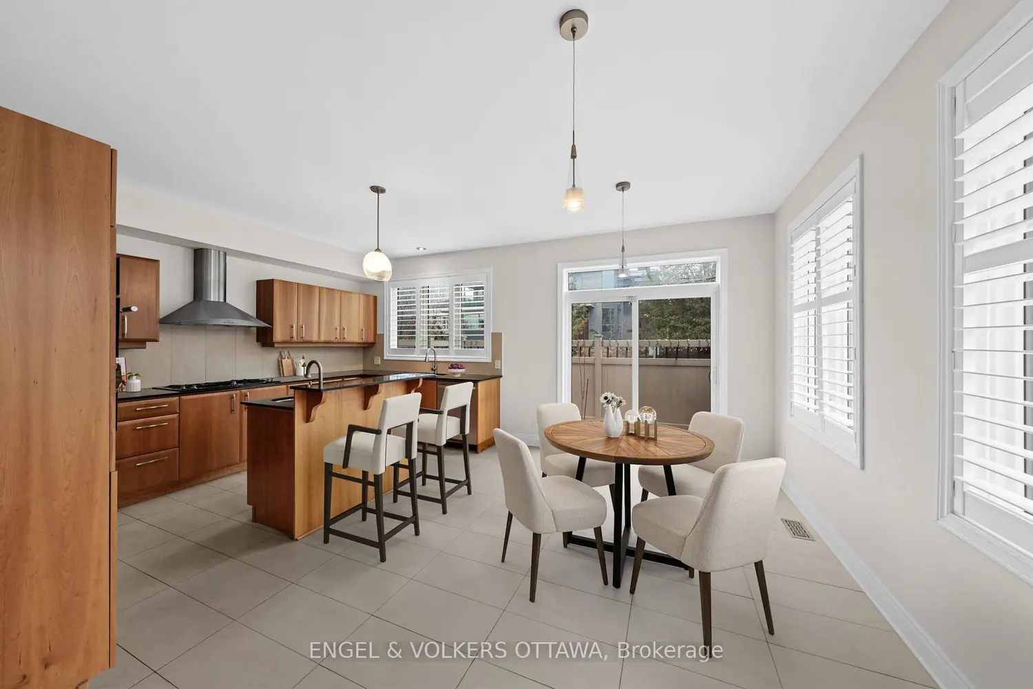 249 Atlantis Avenue photo 5