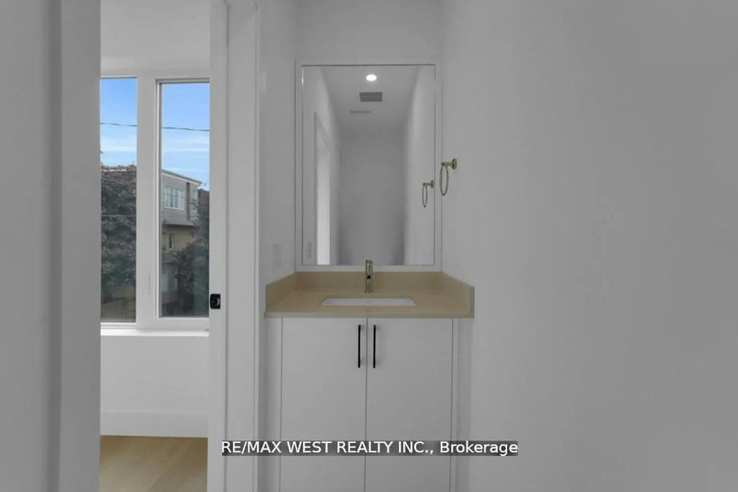 661 Winona Drive photo 2