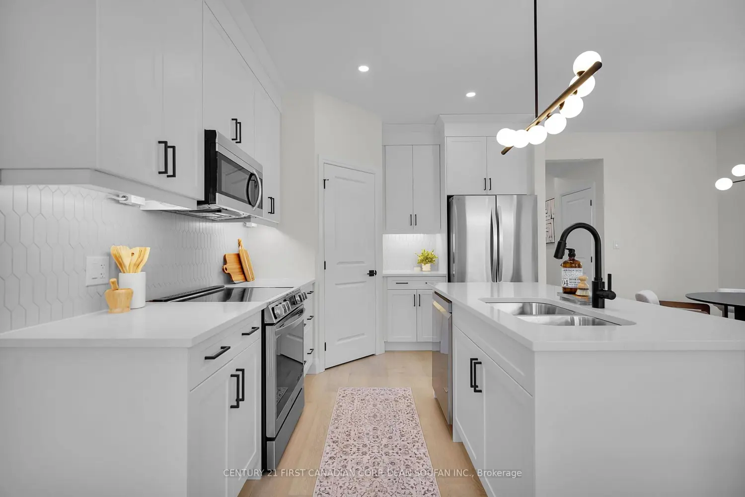 795 Catalpa Square photo 4